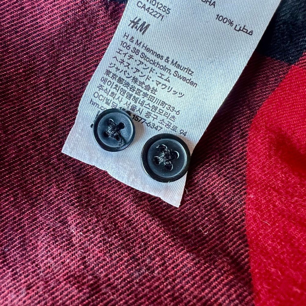 H&M Red and Black Buffalo Plaid Casual Button Down Shirt - Picture 9 of 12